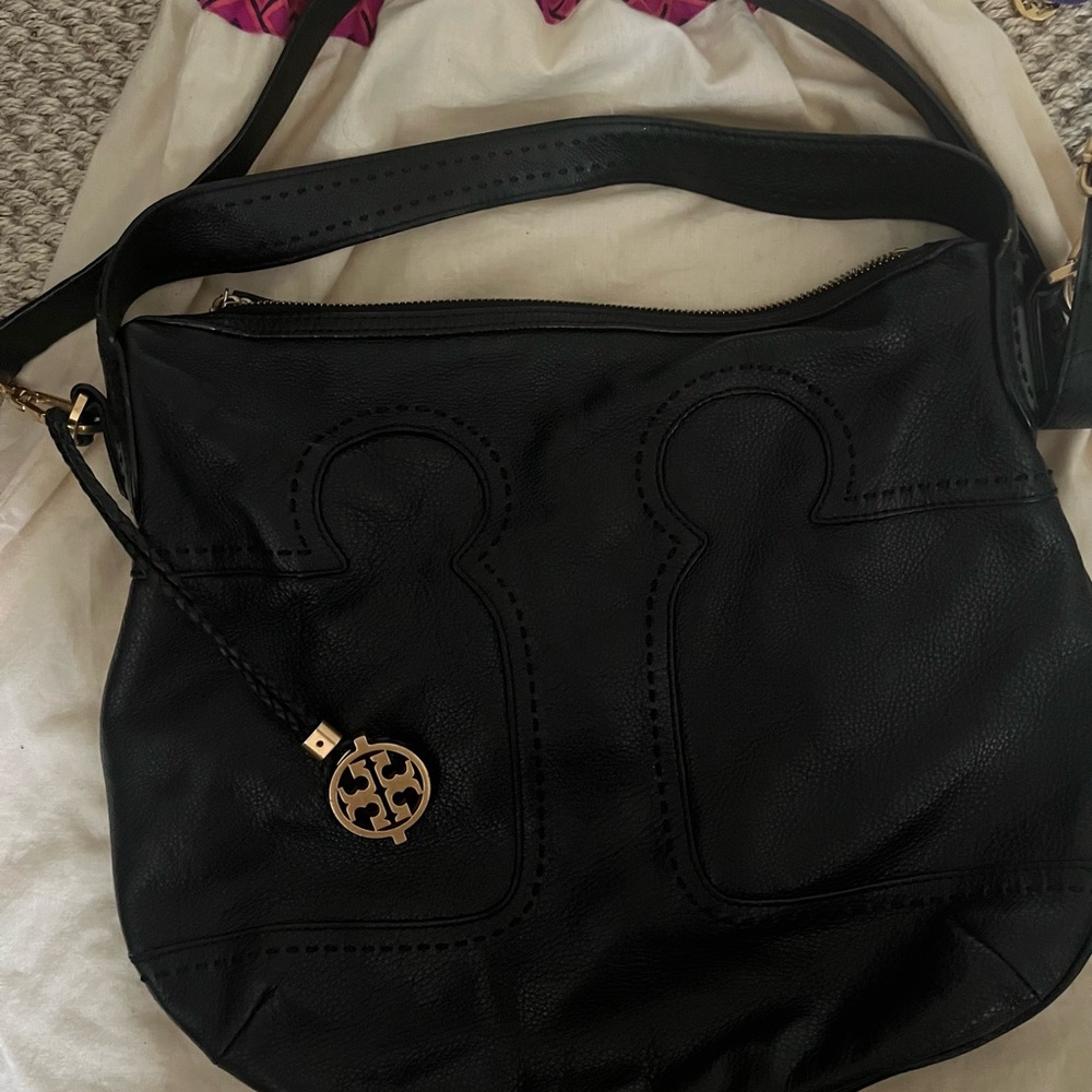 Authentic Tory Burch hobo leather bag. 100% leather with gold hardware. - Picture 2 of 3